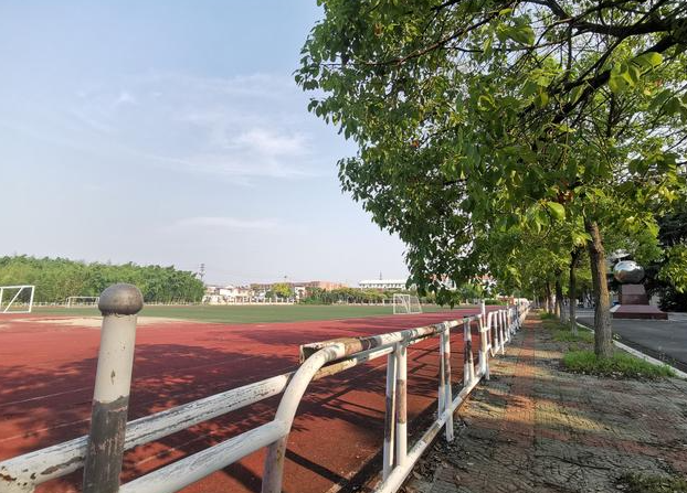 江都市丁溝中學地址，乘車路線