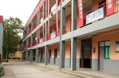 運(yùn)城市實(shí)強(qiáng)汽車科技學(xué)校網(wǎng)站網(wǎng)址主頁