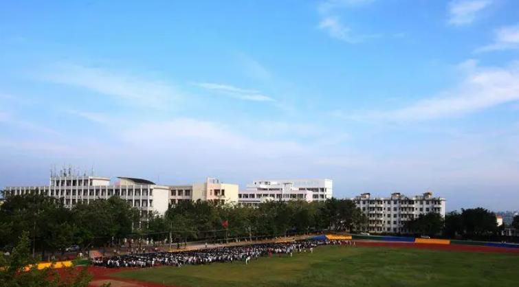 2024玉林市龍池職業(yè)技術(shù)學(xué)校招生計(jì)劃 招生人數(shù)是多少(附要求、條件、對(duì)象)