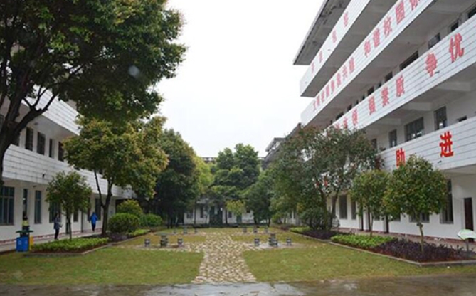 賀州市東南理工職業(yè)技術(shù)學(xué)校怎么樣、好不好