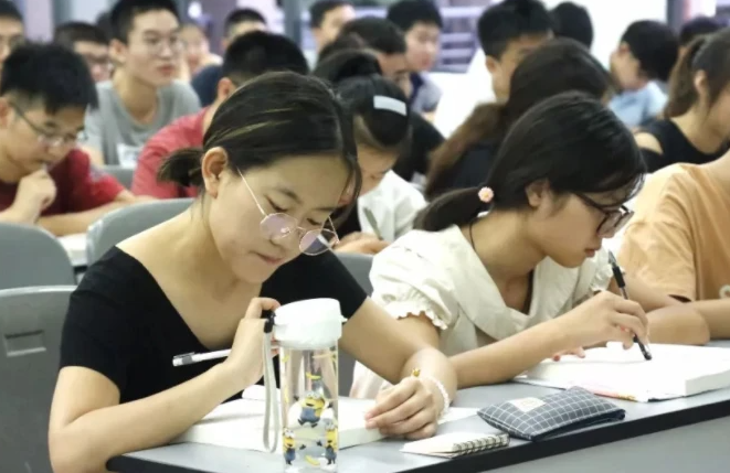 浙江高考首考是什么意思？考試科目有哪些？與高考的區(qū)別是什么