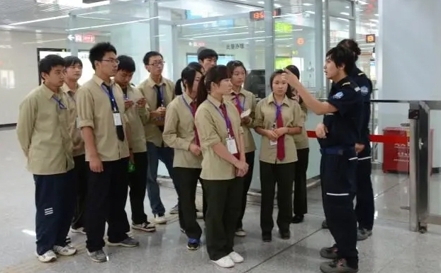 湖北2024年女生在鐵路學(xué)校學(xué)什么好